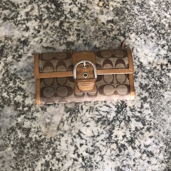 Coach Clutch - Picture 2 of 6